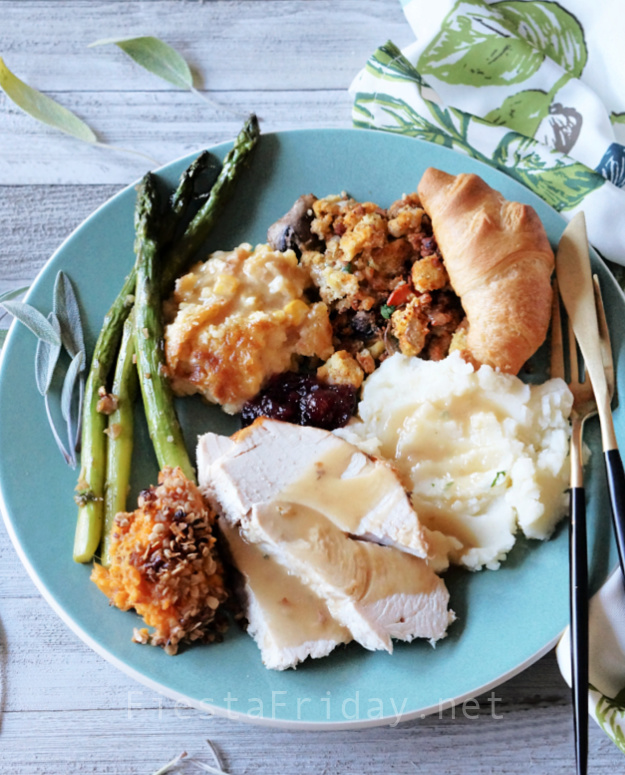 Traditional Thanksgiving Dinner | FiestaFriday.net