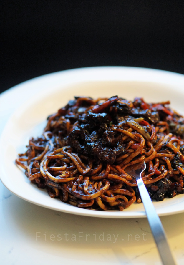 Oxtail Lo Mein | FiestaFriday.net