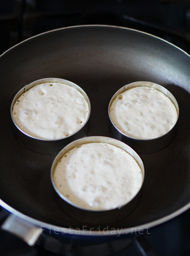 Making Crumpets | FiestaFriday.net